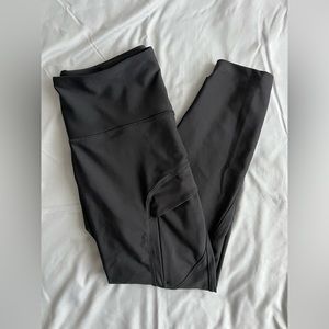 old navy active black high waisted 7/8 cargo leggings
